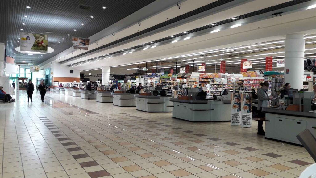 Intermarché Hyper Somain Checkouts