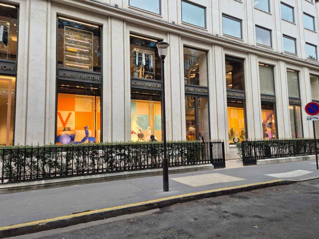 Louis Vuitton Paris Montaigne