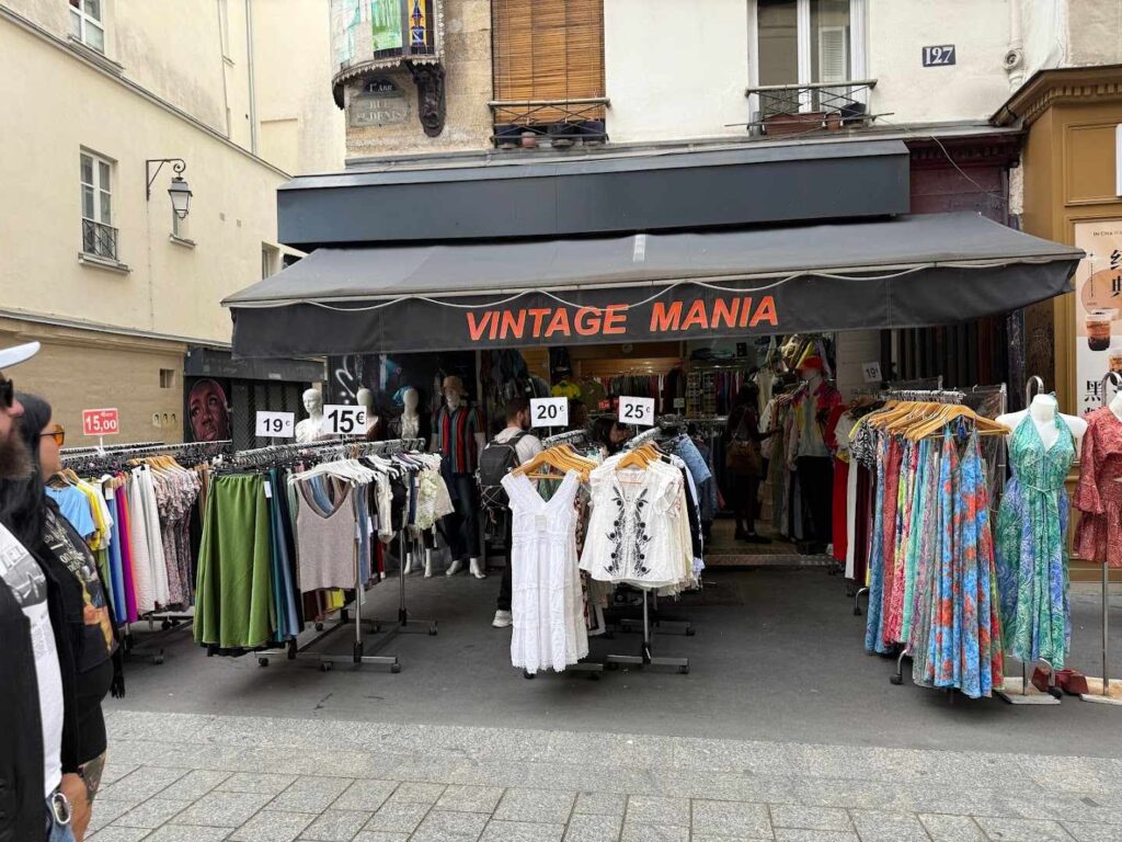Vintage Mania Boutique De Fripes Vintage à Paris Châtelet Les Halles.