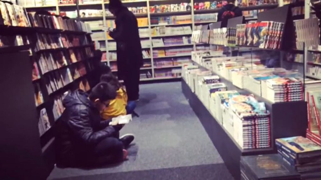 Ikumi Inoue's Video On Youtube, Visiting Fnac Paris Forum Des Halles