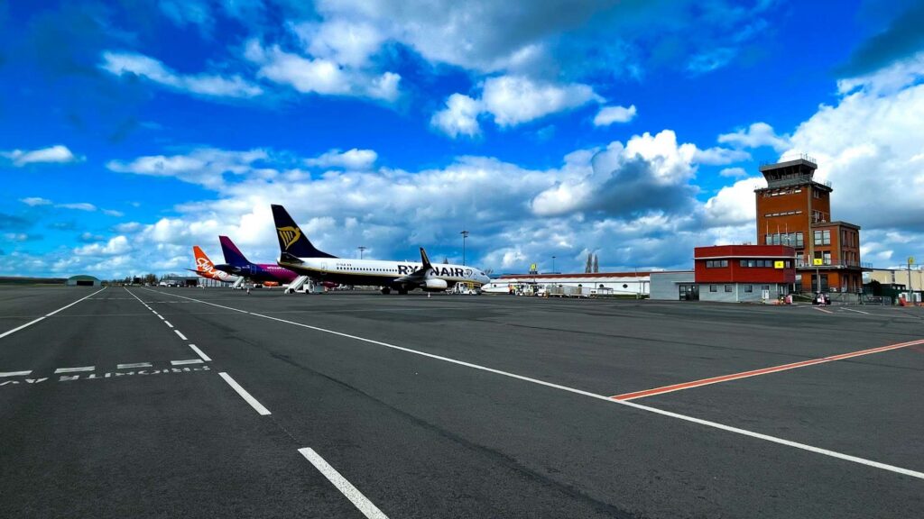 Beauvais Airport (bva)