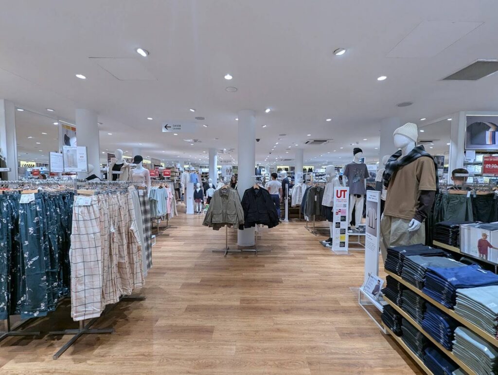 Inside Of Uniqlo Bordeaux