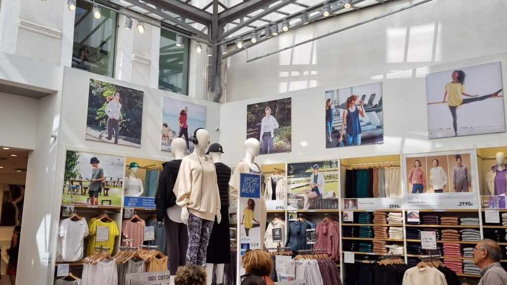 Woman Attire At Uniqlo Toulouse