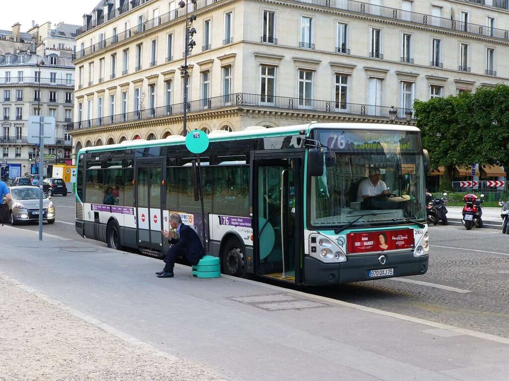 Bus 76 By Ratp