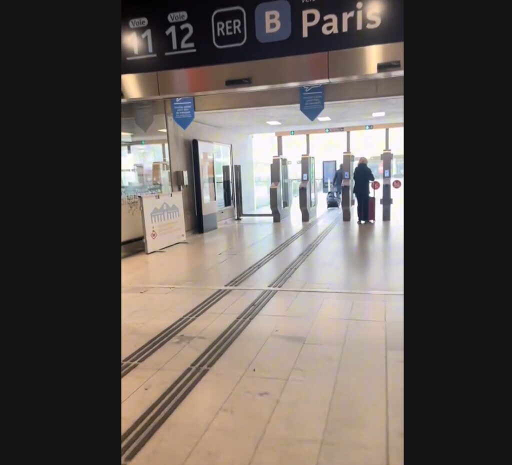 Exit To Rer B Gate