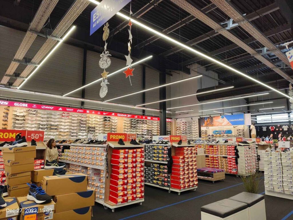 Vente De Chaussures Chez Intersport Bayonne