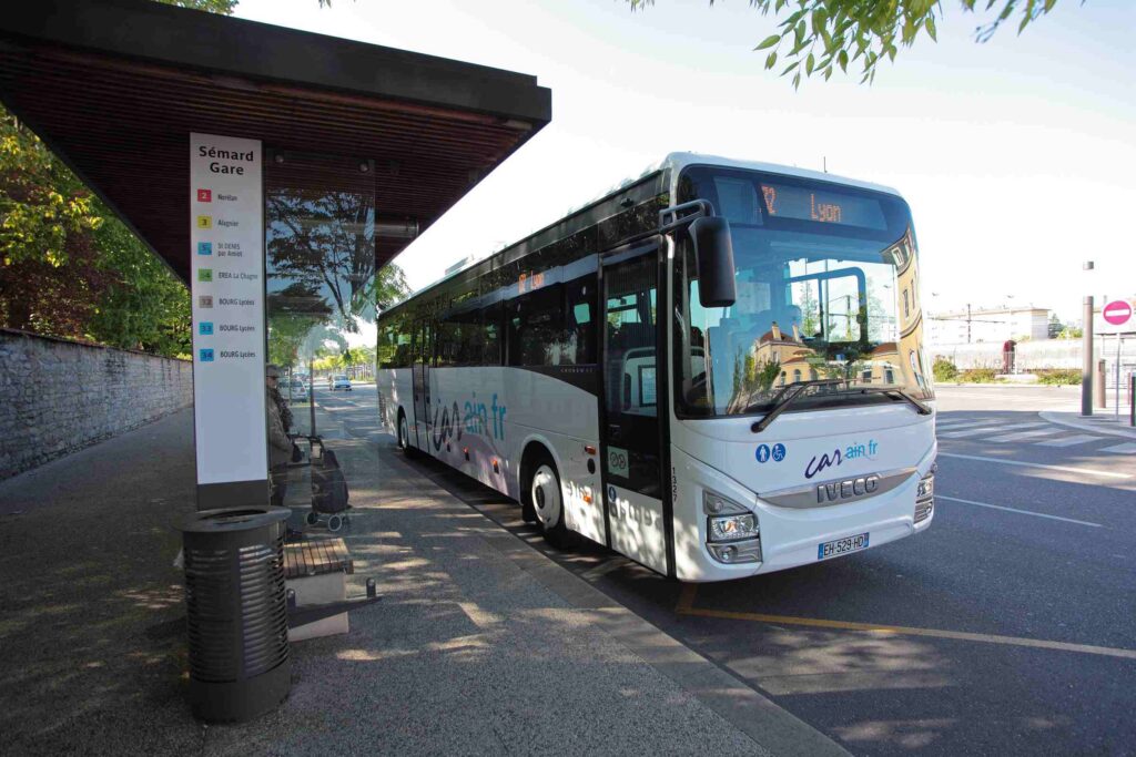 Bus A32 De Cars Région De L'ain