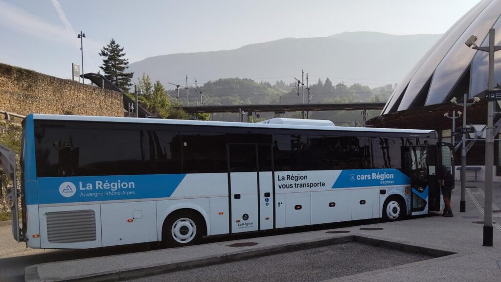 Bus A60 De Cars Région De L'ain