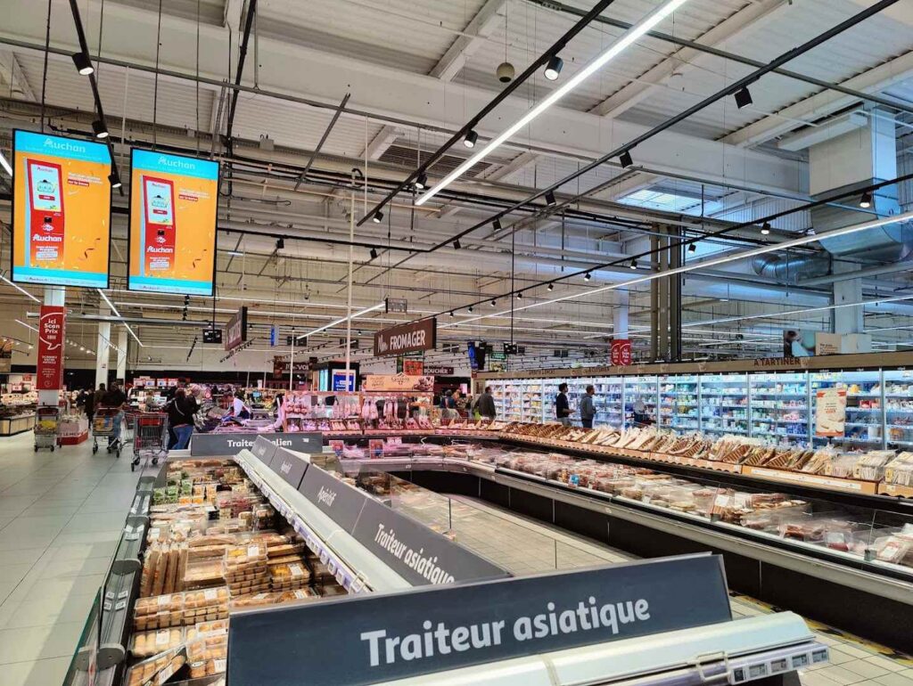 Carrefour Lille's Asian Carterer