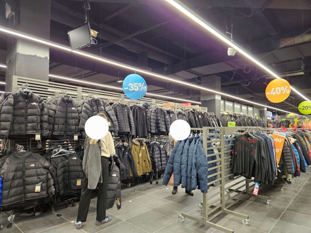 Réduction Sur Les Vestes Chez Intersport Lyon Part Dieu