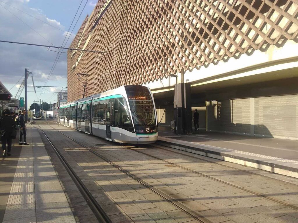 Arrêt De Tram Villejuif – Louis Aragon