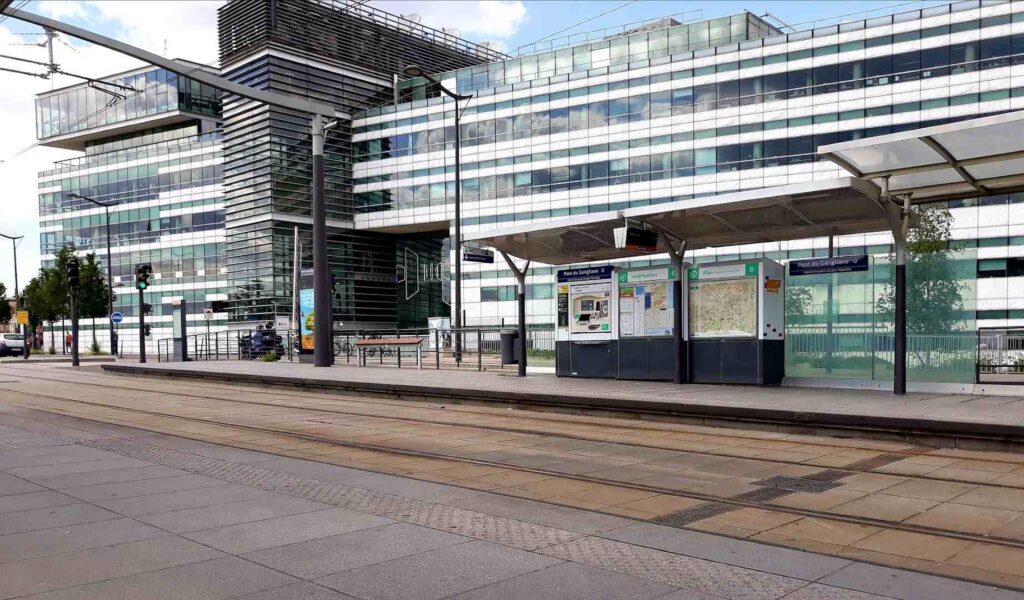 Arrêt De Tramway Pont Du Garigliano