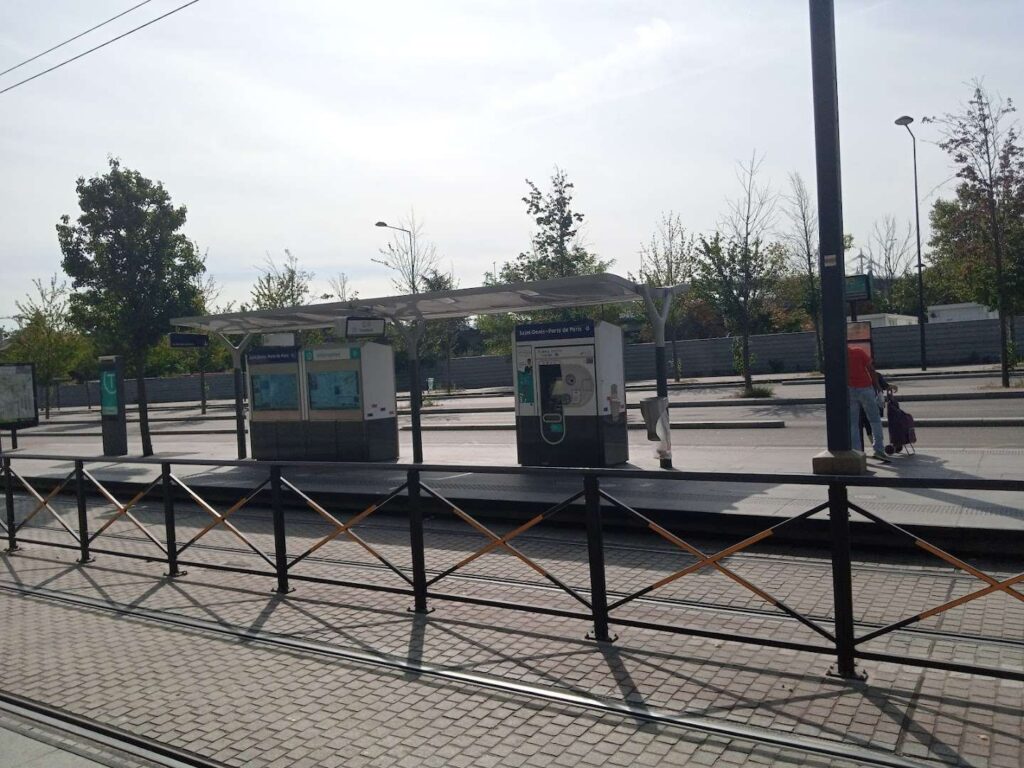 Arrêt De Tramway Saint Denis – Porte De Paris